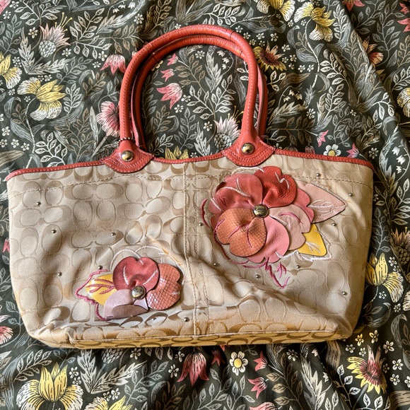 Coach Handbags - Coach poppy purse